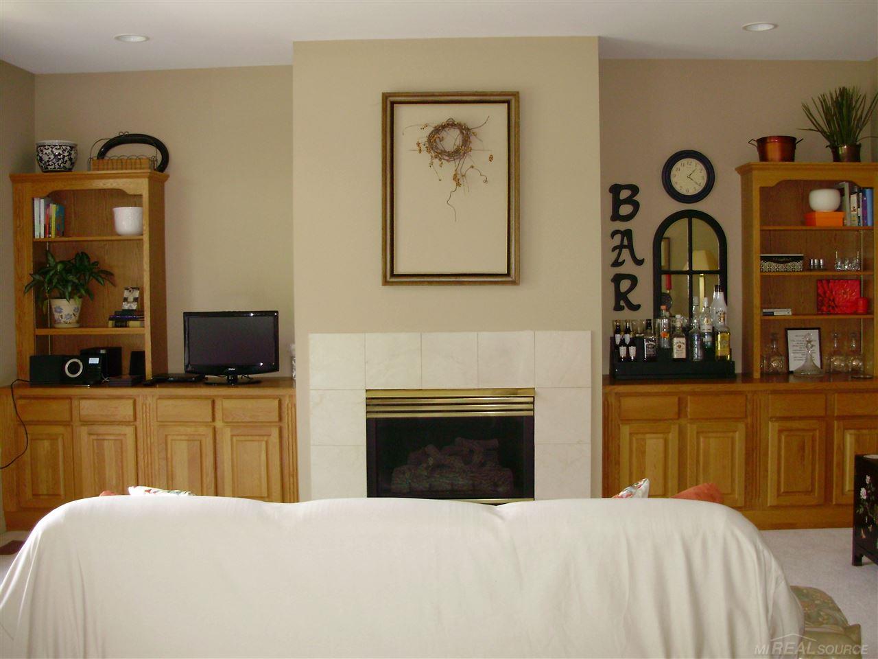 2267 Crystal Drive Rochester, MI 48309 - Photo 6 of 33 31292366-5.JPG