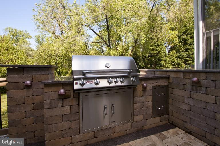 150 Rugby Road Arnold, MD 21012 - Photo 28 of 30 Exterior (Rear)
