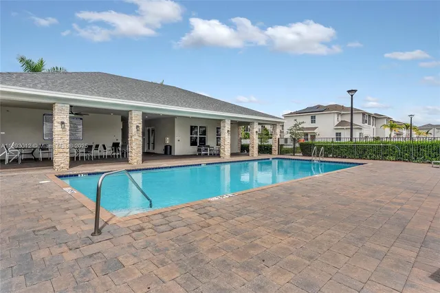 a view of a house with a backyard