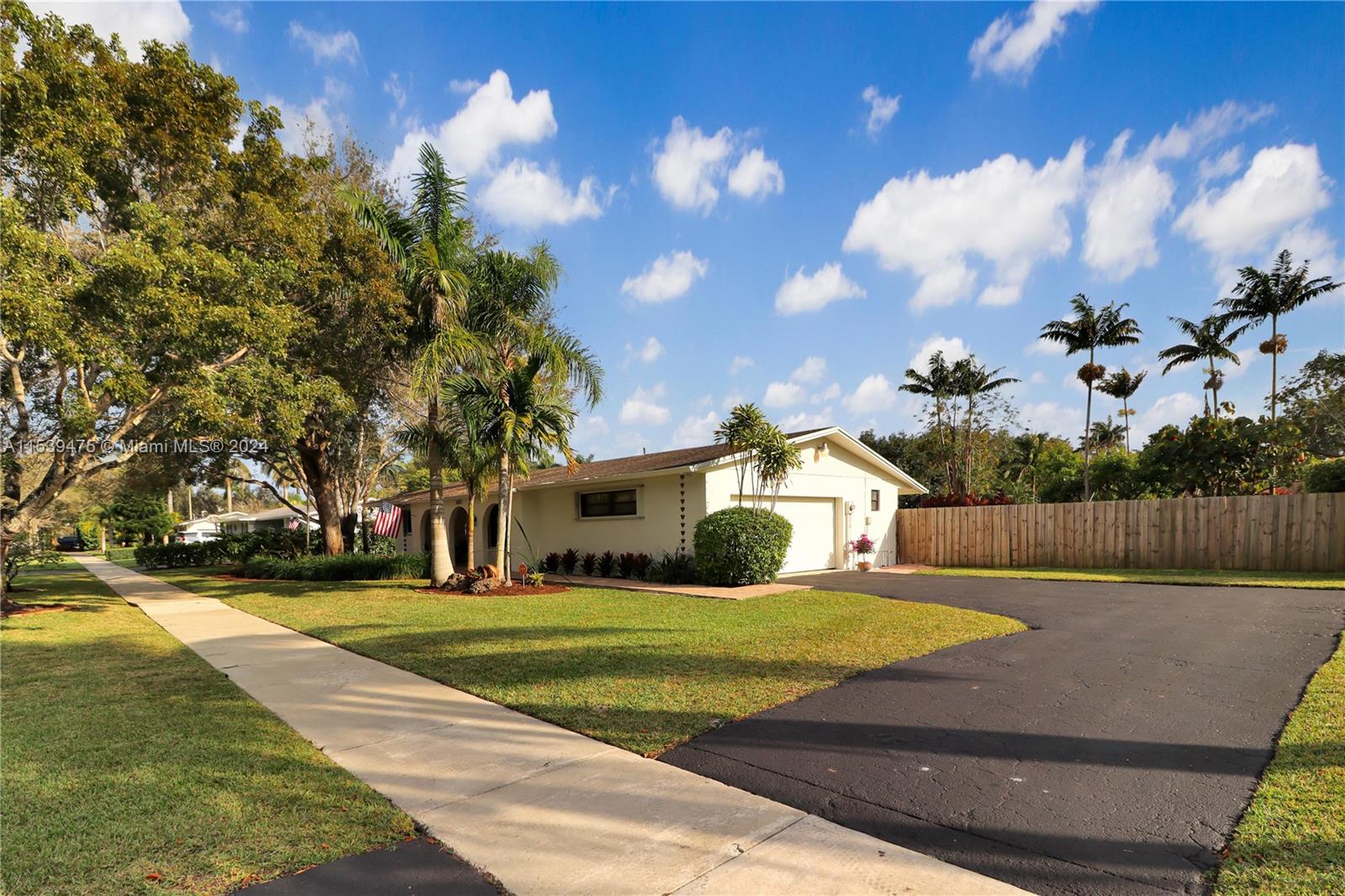 9740 Southwest 120th Street Miami, FL 33176 - Photo 2 of 38