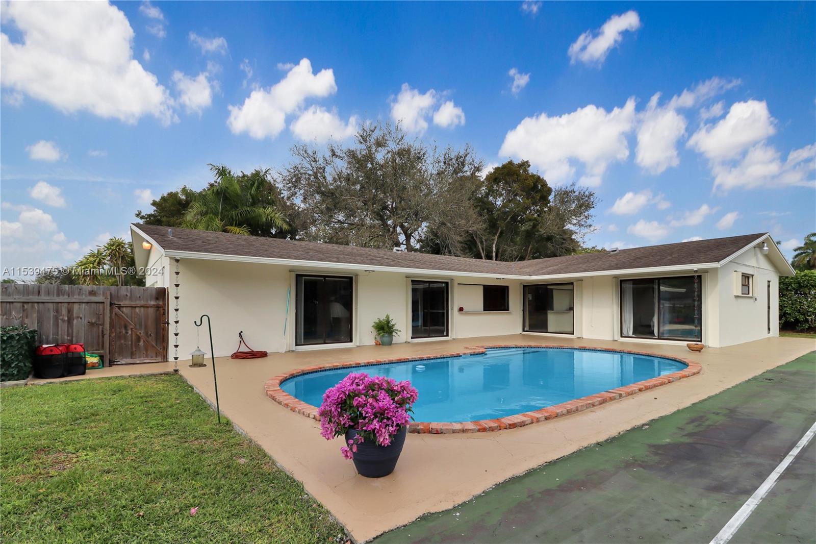 9740 Southwest 120th Street Miami, FL 33176 - Photo 3 of 38