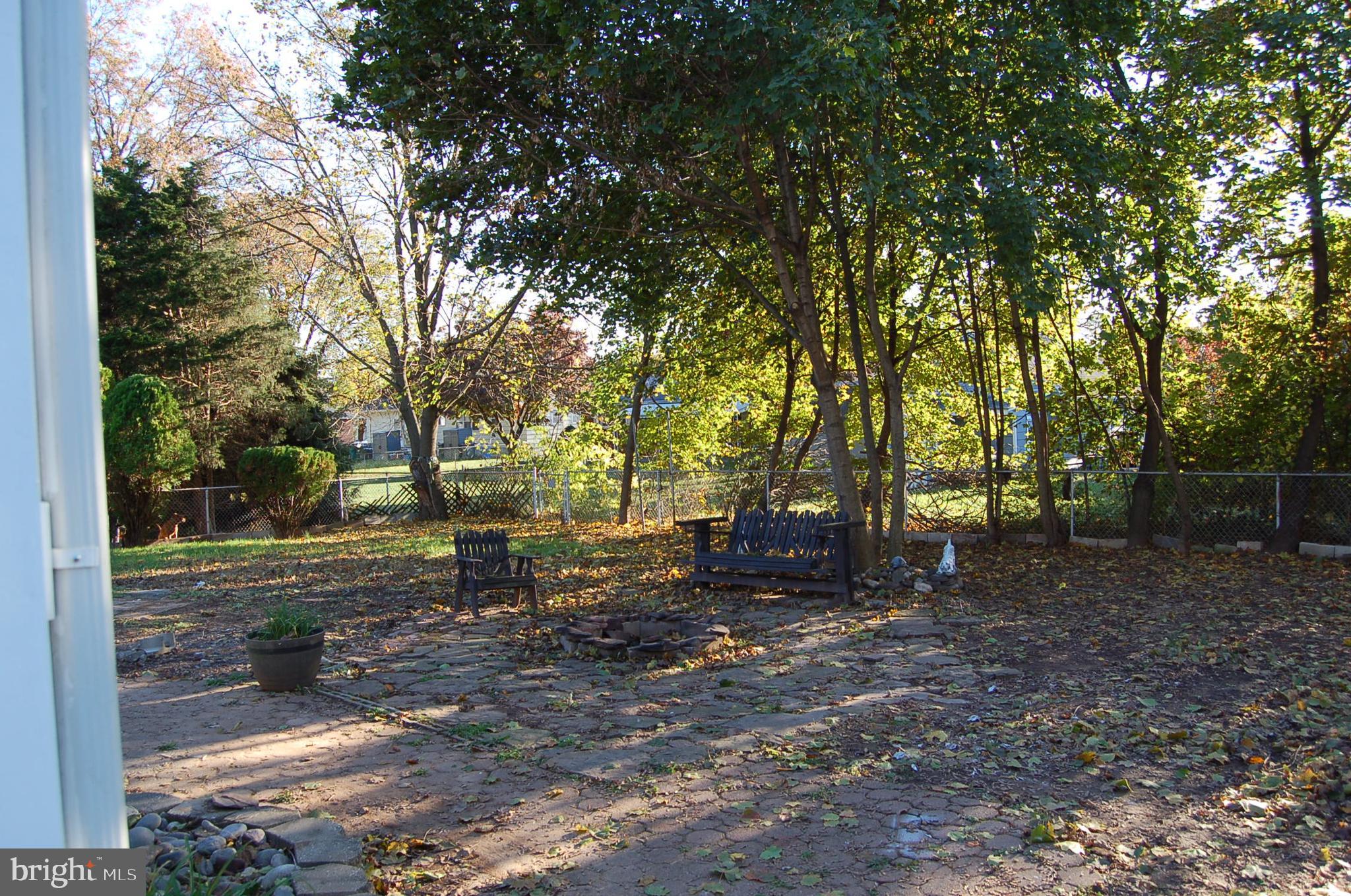 1482 Huron Road North Brunswick, NJ 08902 - Photo 7 of 17 a backyard of a house with lots of green space