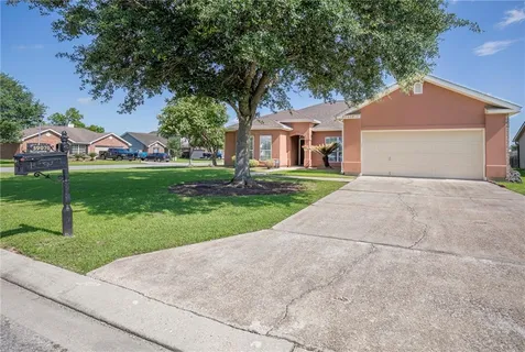 $310,000 | 39070 Pirogue Avenue, Gonzales, LA 70737