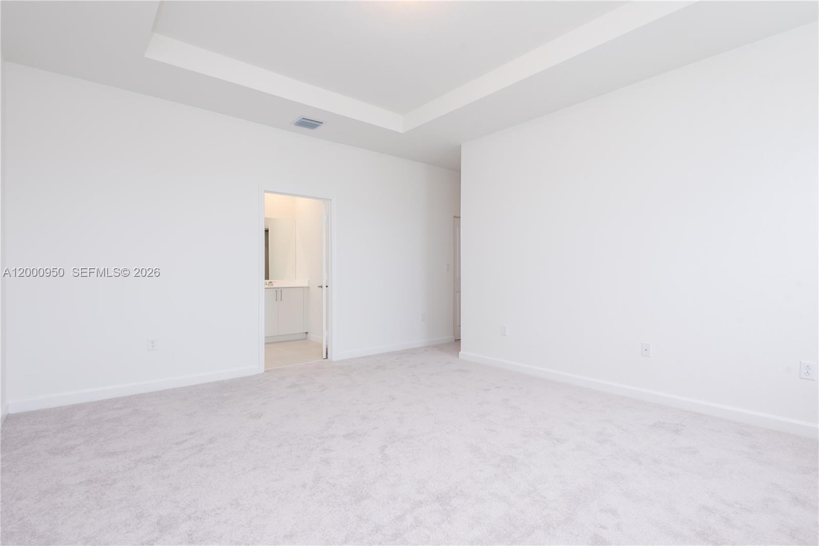 2636 Southeast 8th Court Homestead, FL 33035 - Photo 19 of 34 a view of an empty room