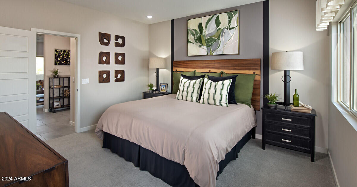 2816 West Red Fox Road Phoenix, AZ 85085 - Photo 10 of 25 66457_23 North_Aquila_Owner_s Suite