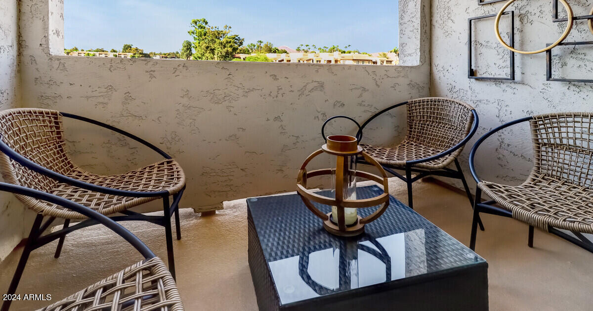 2816 West Red Fox Road Phoenix, AZ 85085 - Photo 11 of 25 67949_23 North_Aquila_Balcony