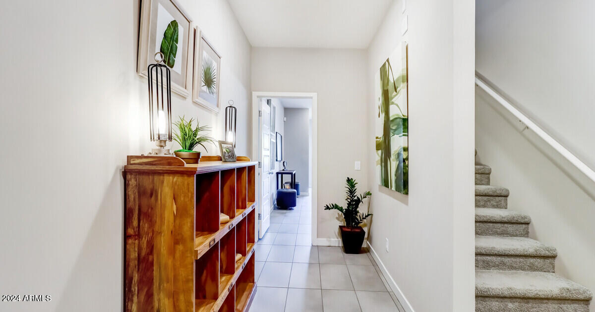 2816 West Red Fox Road Phoenix, AZ 85085 - Photo 13 of 25 67955_23 North_Aquila_Foyer