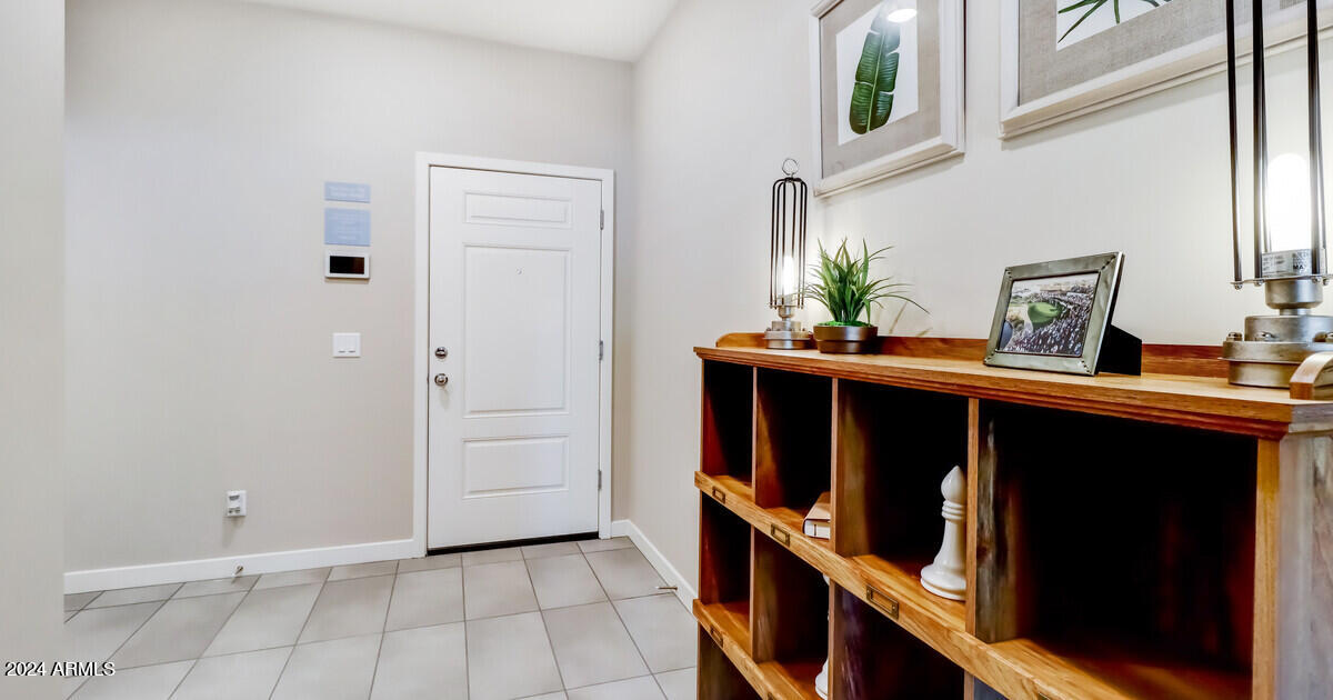2816 West Red Fox Road Phoenix, AZ 85085 - Photo 2 of 25 67957_23 North_Aquila_Foyer