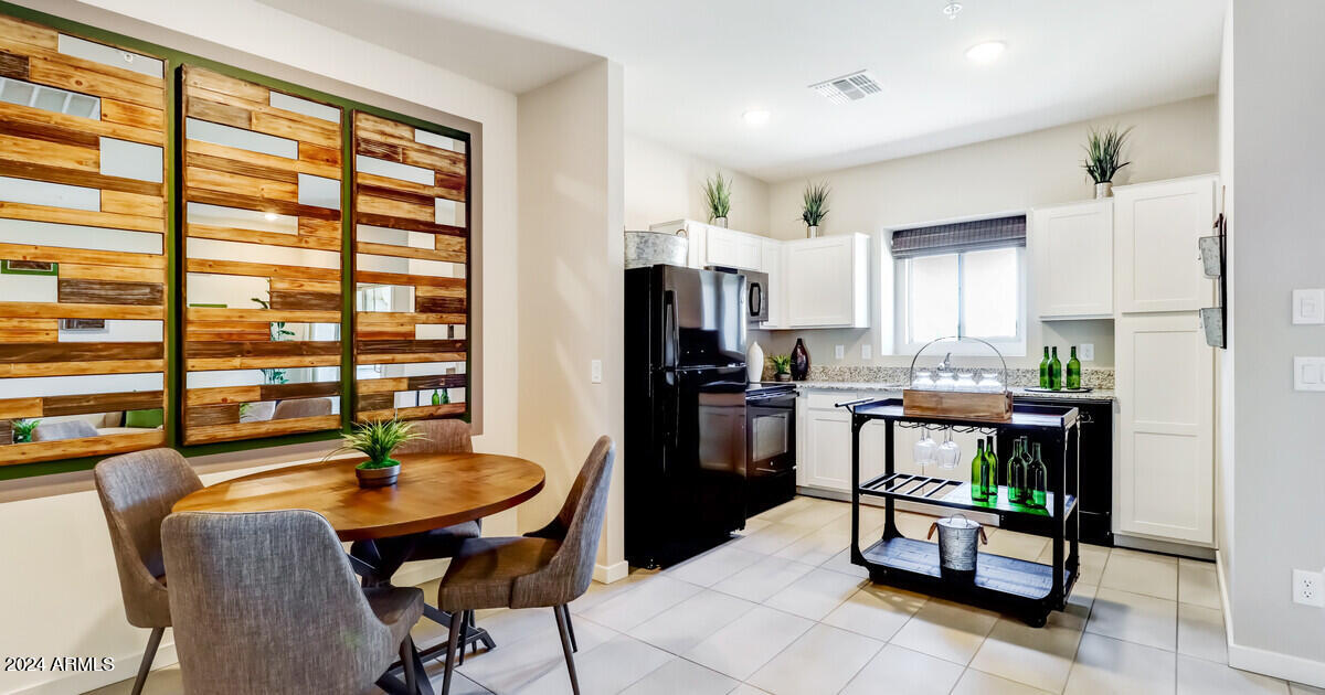 2816 West Red Fox Road Phoenix, AZ 85085 - Photo 7 of 25 67951_23 North_Aquila_Dining Area