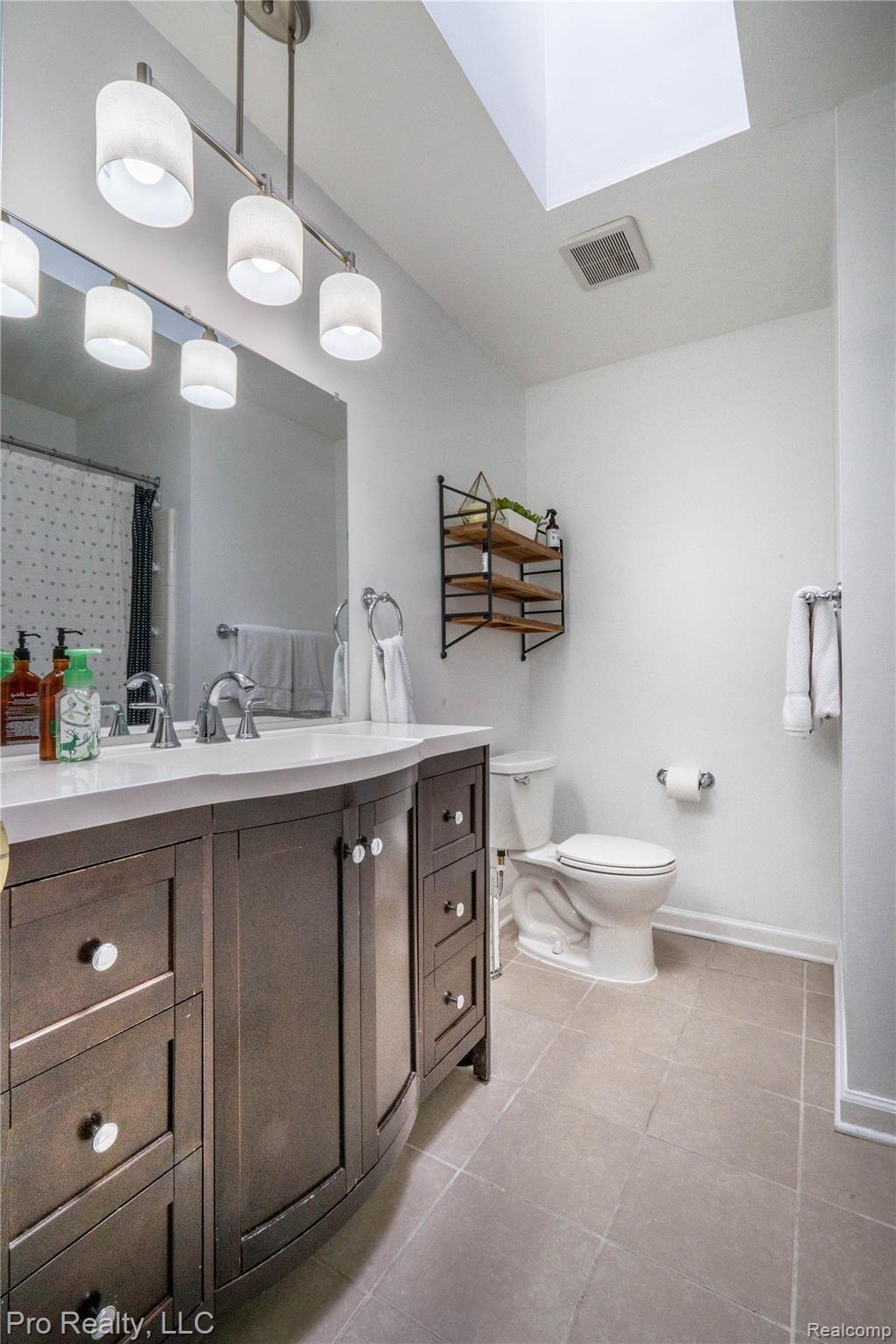 22697 Shadowpine Way Novi, MI 48375 - Photo 11 of 24 Full bathroom