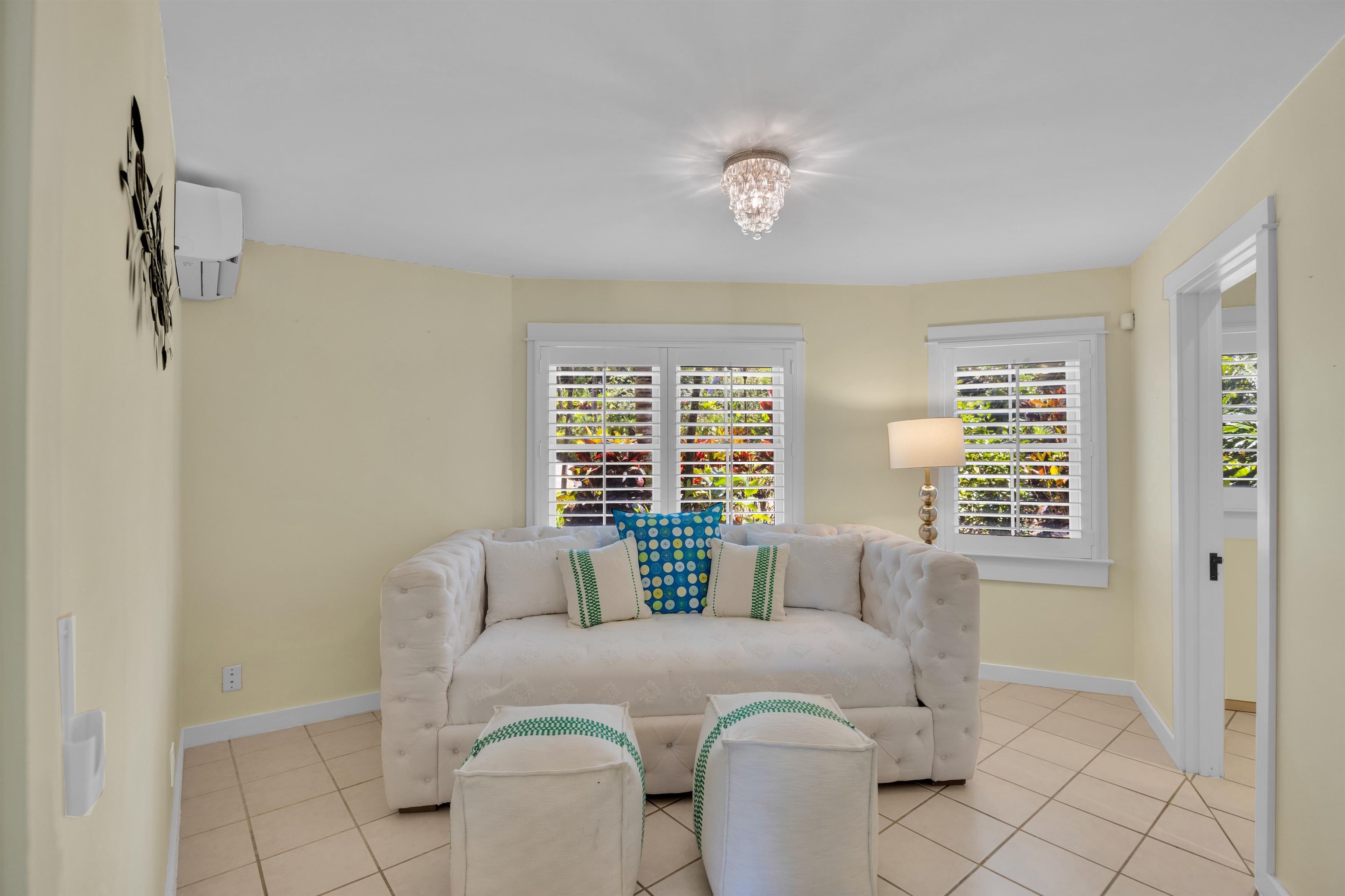 65 North Holokai Road Haiku, HI 96708 - Photo 29 of 50 a living room with furniture and window