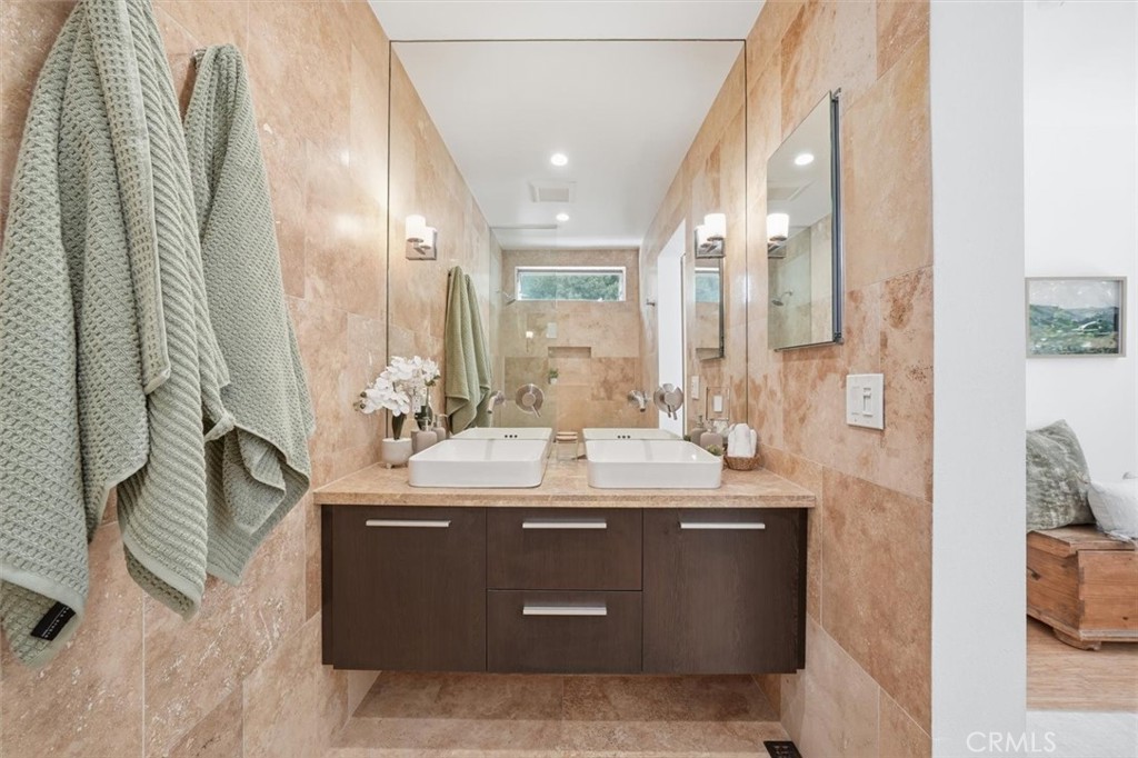 2448 Riverside Place Los Angeles, CA 90039 - Photo 24 of 58