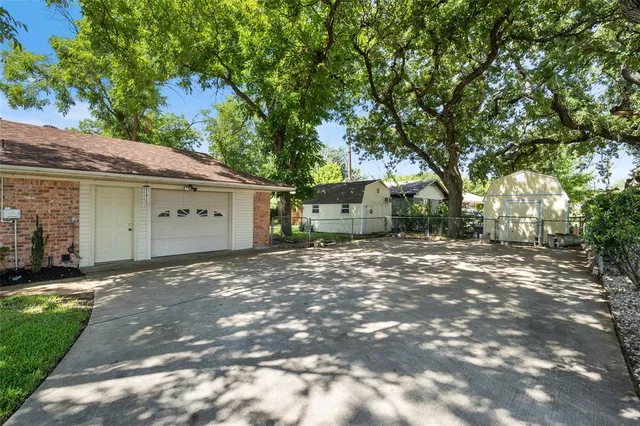 a view of a house with a yard and garage