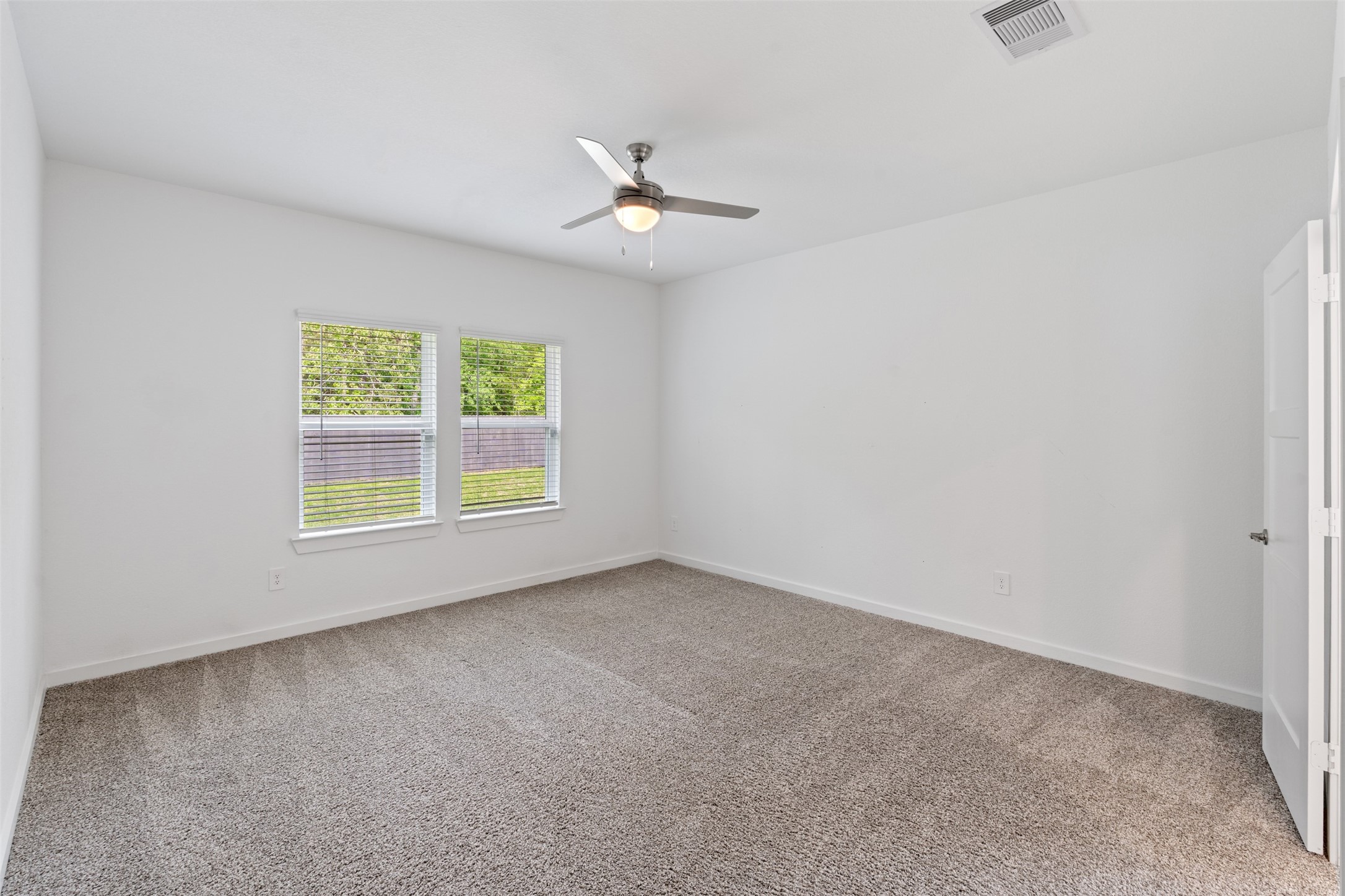 14379 Sweet Mdw Trail Conroe, TX 77384 - Photo 15 of 33 an empty room with windows and ceiling fan