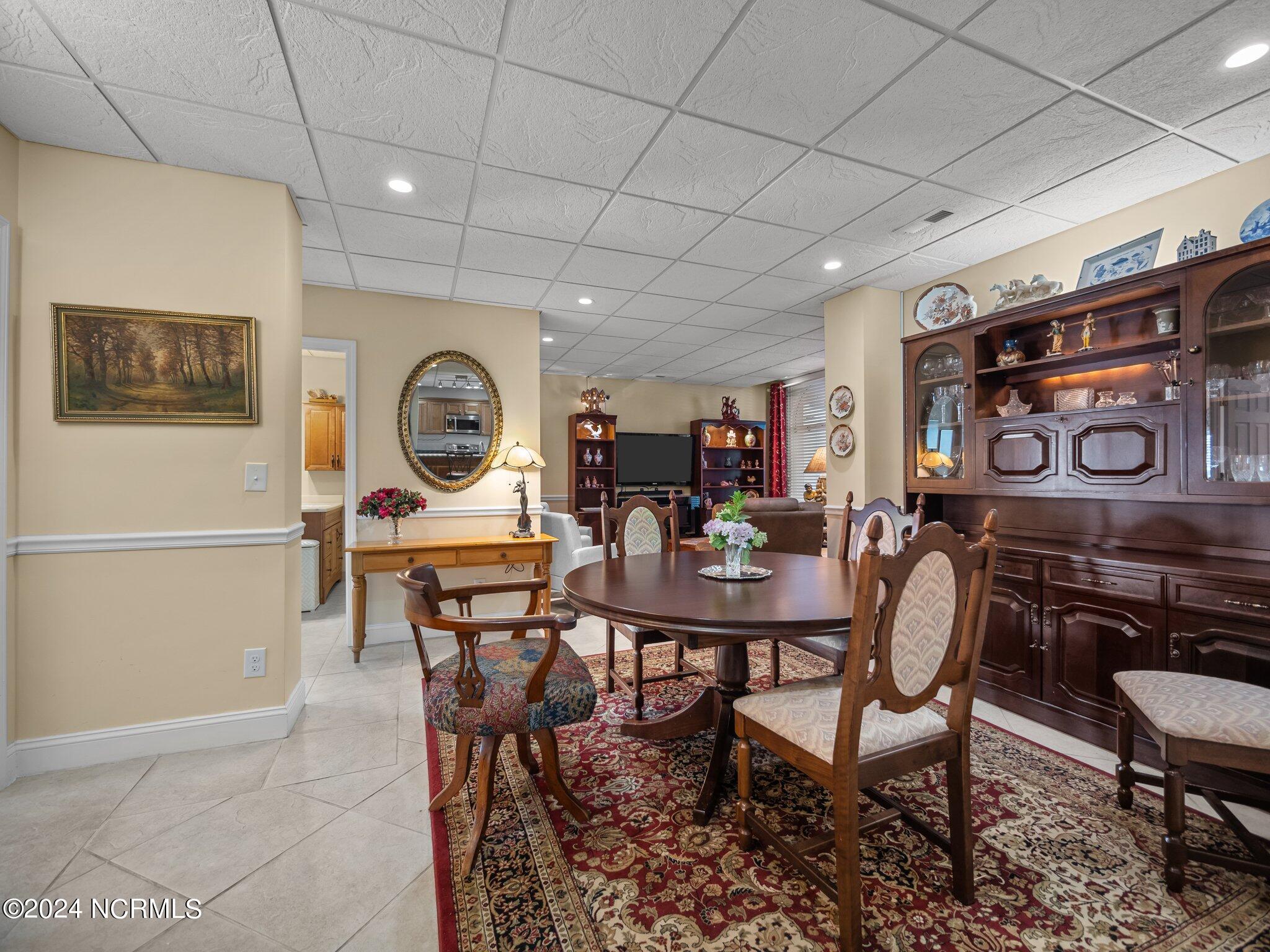 2000 New River Inlet Road, Unit 1004 North Topsail Beach, NC 28460 - Photo 31 of 48 Dining area