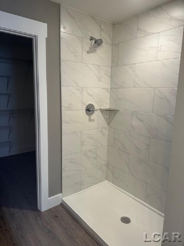 1664 Rivers Edge Court Adrian, MI 49221 - Photo 5 of 9 50135596-4f19a4b1-ba39-48a5-ab63-4cc2c6cac7a4.JPG
