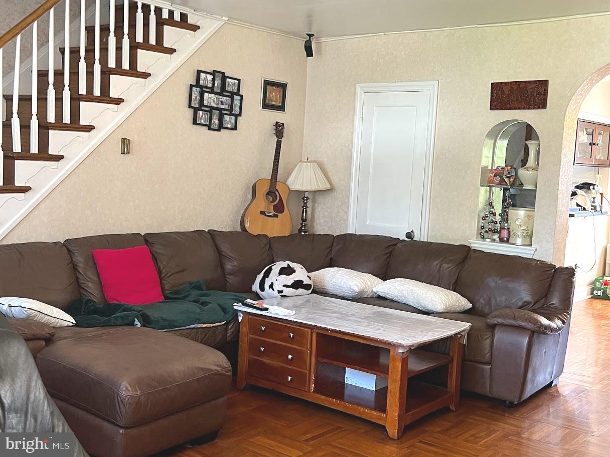 152 Normandy Road Upper Darby, PA 19082 - Photo 3 of 16 Living Room