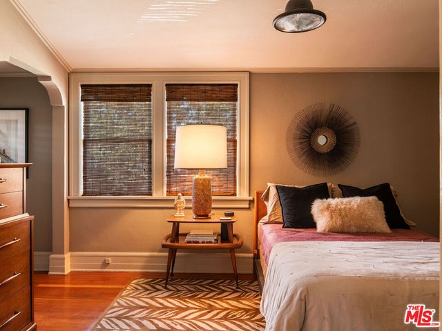 a view of workspace with furniture