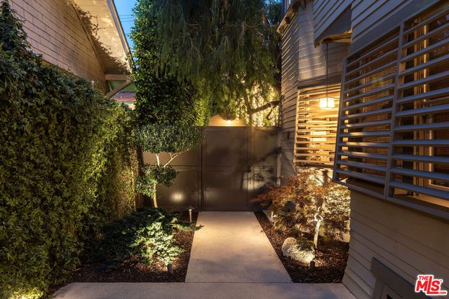 $1,276,150 | 1816 West 43rd Place, Los Angeles, CA 90062