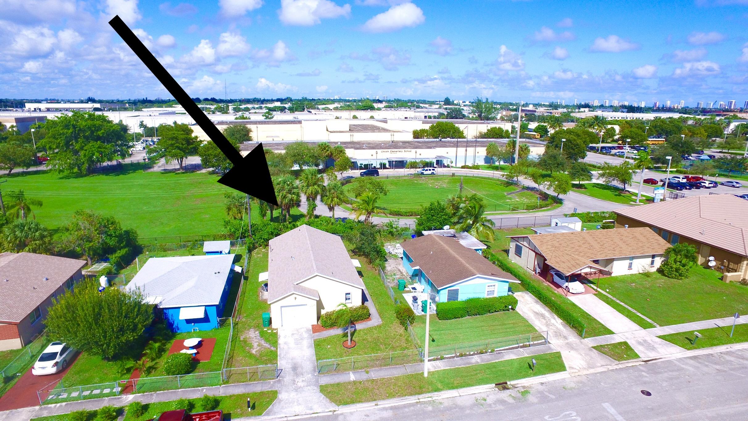 1336 West 10th Street Riviera Beach, FL 33404 - Photo 38 of 97 07393E1A-01D7-400A-AA91-719227F57850