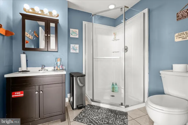 a black and white photo of a picture