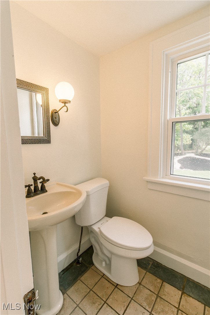 2653 Kingston Road Cleveland, OH 44118 - Photo 14 of 31 Gallery Image 14