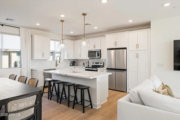 $618,888 | 2121 West Sonoran Desert Drive, Unit 8, Phoenix, AZ 85085