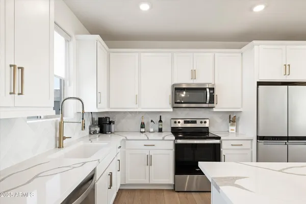 $618,888 | 2121 West Sonoran Desert Drive, Unit 8, Phoenix, AZ 85085