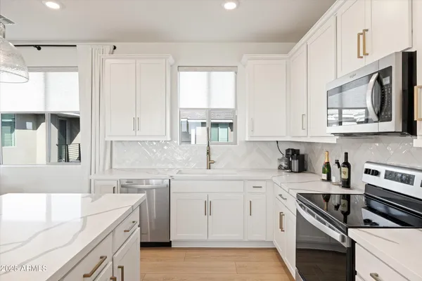 $618,888 | 2121 West Sonoran Desert Drive, Unit 8, Phoenix, AZ 85085