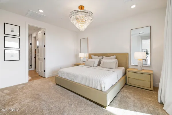 $618,888 | 2121 West Sonoran Desert Drive, Unit 8, Phoenix, AZ 85085