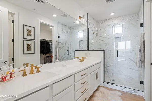 $618,888 | 2121 West Sonoran Desert Drive, Unit 8, Phoenix, AZ 85085