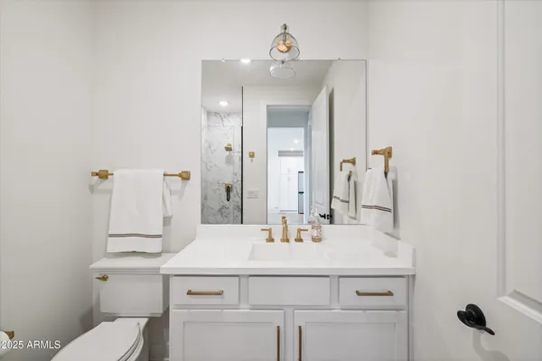 $618,888 | 2121 West Sonoran Desert Drive, Unit 8, Phoenix, AZ 85085