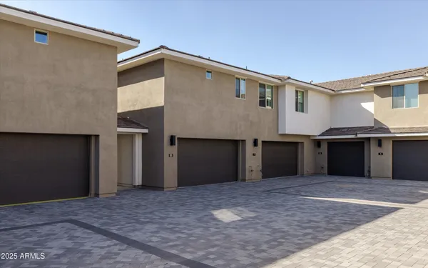 $618,888 | 2121 West Sonoran Desert Drive, Unit 8, Phoenix, AZ 85085