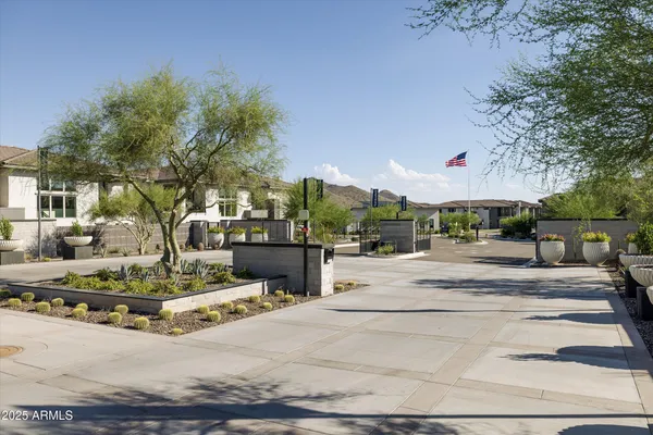 $618,888 | 2121 West Sonoran Desert Drive, Unit 8, Phoenix, AZ 85085