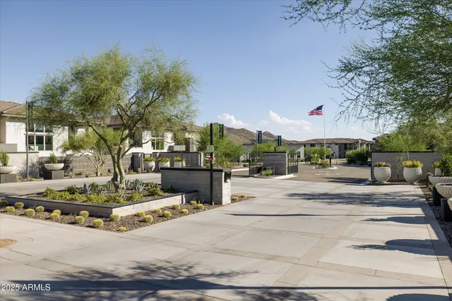 $618,888 | 2121 West Sonoran Desert Drive, Unit 8, Phoenix, AZ 85085