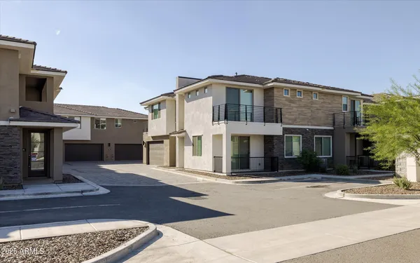 $618,888 | 2121 West Sonoran Desert Drive, Unit 8, Phoenix, AZ 85085