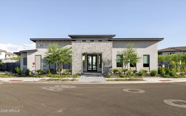 $618,888 | 2121 West Sonoran Desert Drive, Unit 8, Phoenix, AZ 85085