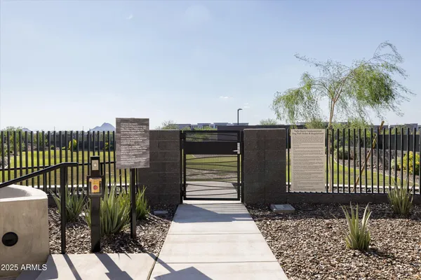 $618,888 | 2121 West Sonoran Desert Drive, Unit 8, Phoenix, AZ 85085