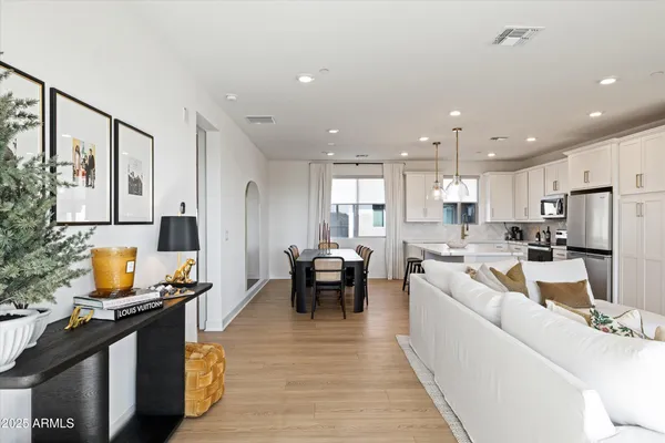 $618,888 | 2121 West Sonoran Desert Drive, Unit 8, Phoenix, AZ 85085