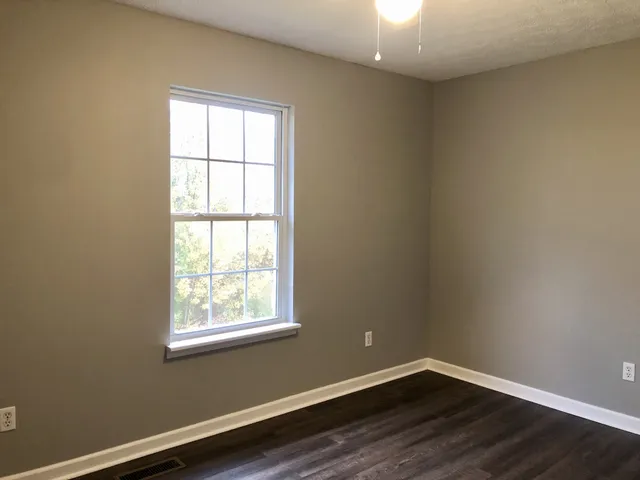 $925 | 945 L C Avenue, Hopkinsville, KY 42240