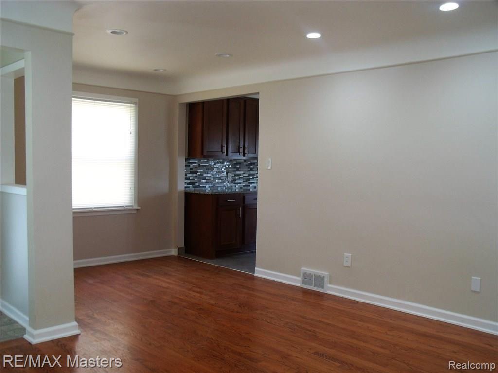 15044 Champaign Road Allen Park, MI 48101 - Photo 7 of 26 DINING AREA OFF THE KITCHEN