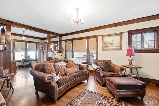 $399,000 | 324 Vine Street, Dexter, MO 63841