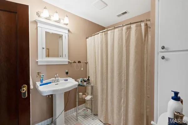 $379,000 | 324 Vine Street, Dexter, MO 63841