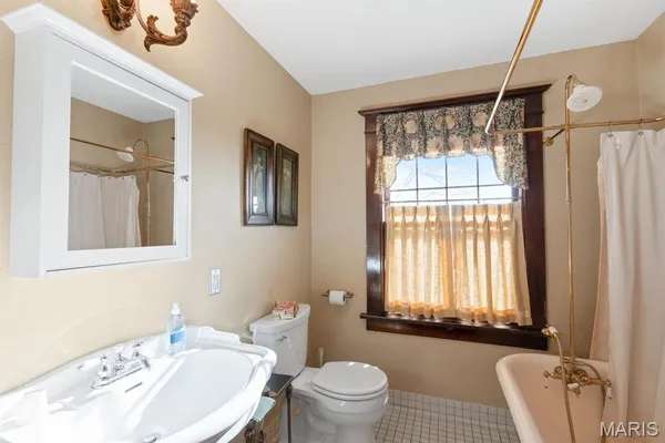 $379,000 | 324 Vine Street, Dexter, MO 63841