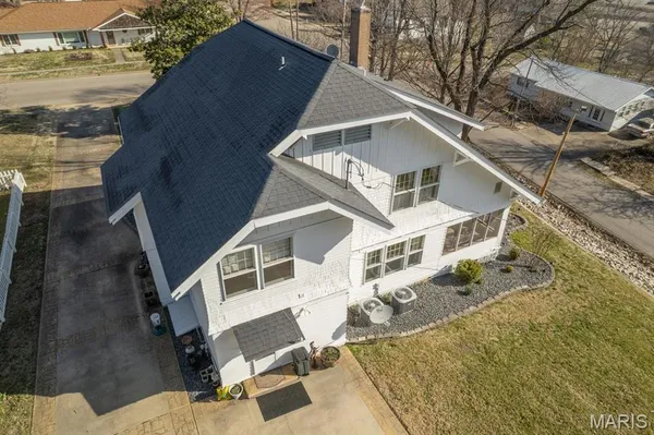 $379,000 | 324 Vine Street, Dexter, MO 63841