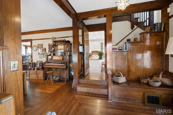 $379,000 | 324 Vine Street, Dexter, MO 63841