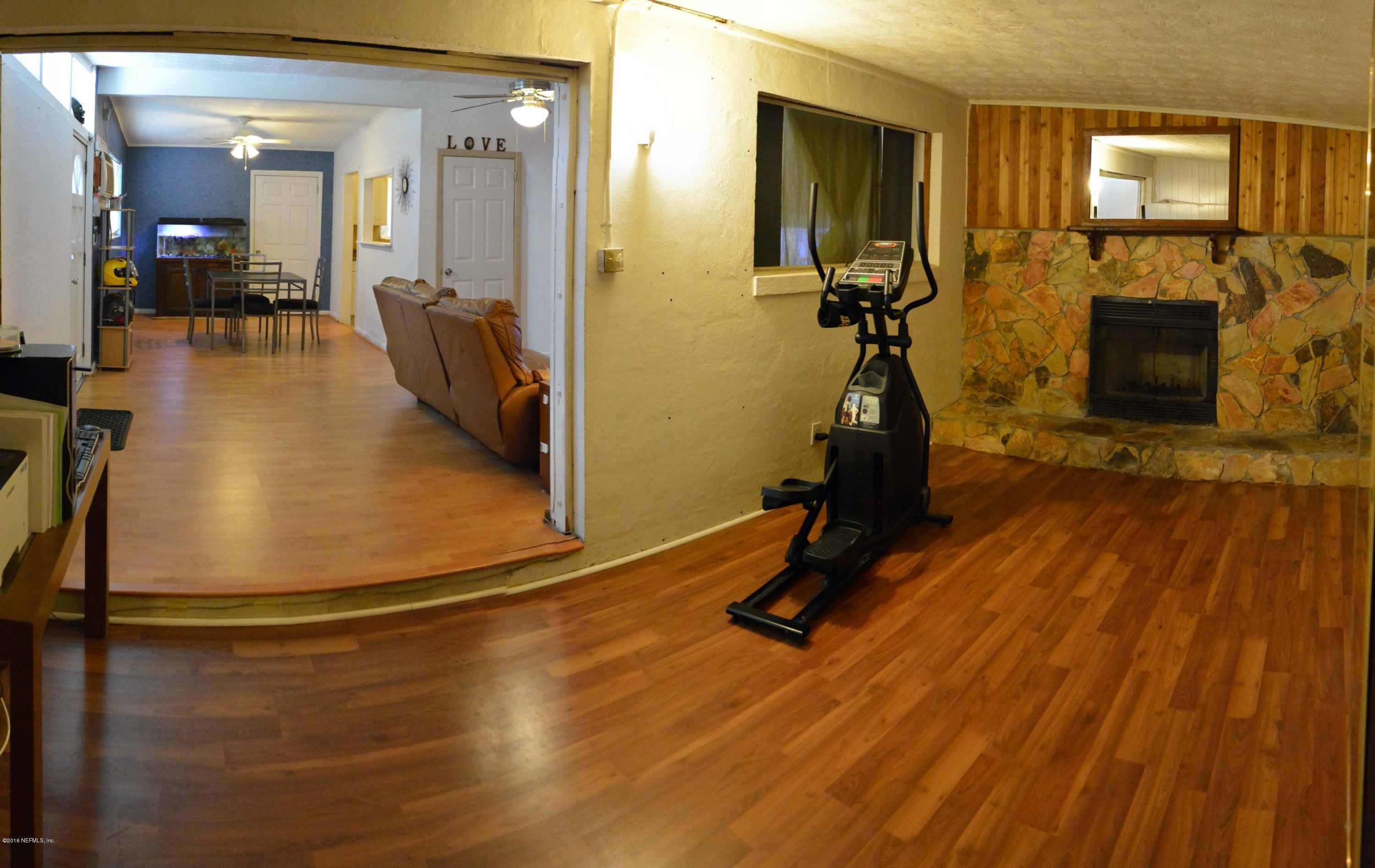7041 Clovis Road Jacksonville, FL 32205 - Photo 4 of 11 Family Room