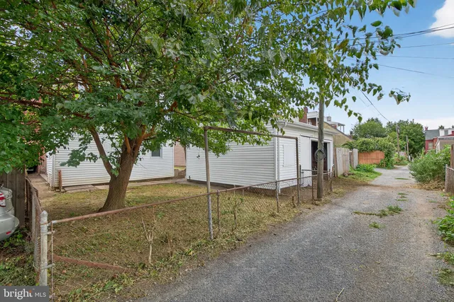 $383,000 | 623 East Chestnut Street, Lancaster, PA 17602