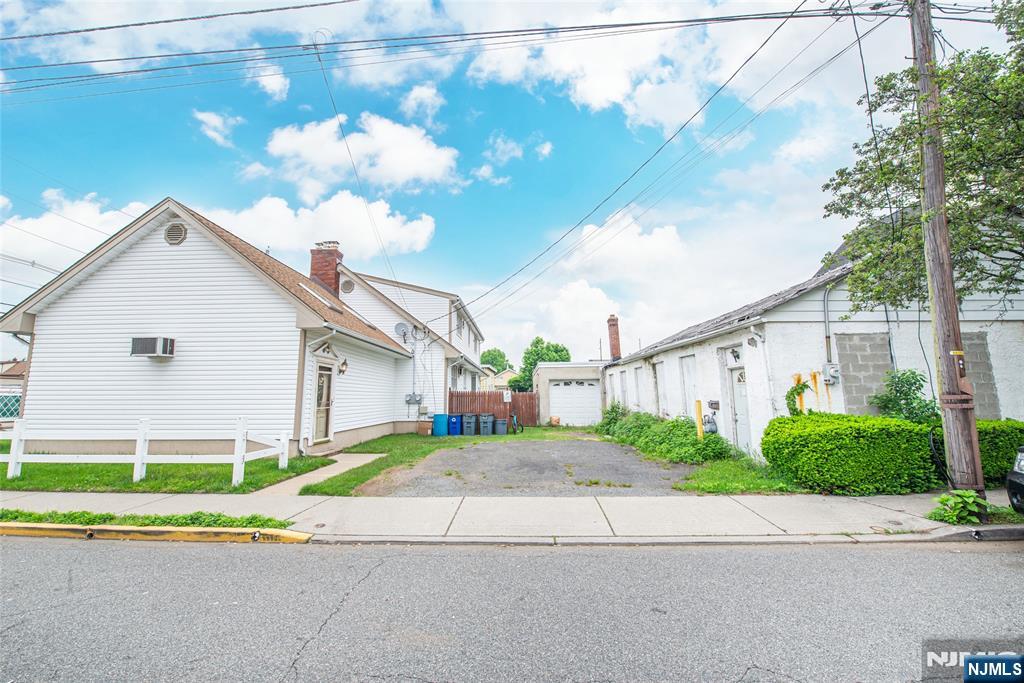 84 Locust Avenue Wallington, NJ 07057 - Photo 2 of 5
