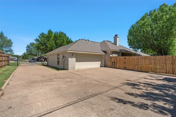 $369,000 | 1209 Stonehill Circle, Hewitt, TX 76643